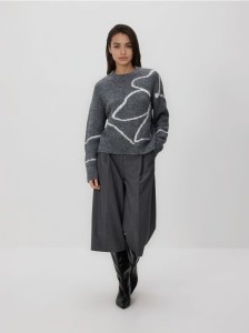 Sweter ze wzorem - wielobarwny