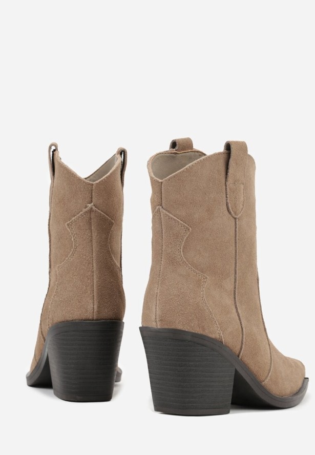 Ciemnobeżowe Botki Kowbojki ze Skóry Naturalnej Zdobione Metalicznym Noskiem Saberra