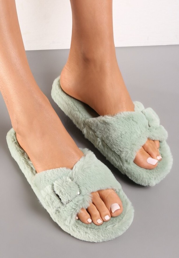 Zielone Kapcie Futrzane ze Sprzączką Nasch