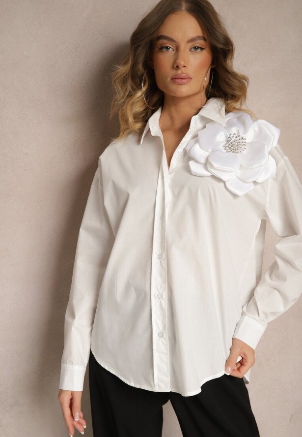 Biała Klasyczna Koszula z Aplikacją 3D z Kwiatowym Motywem Xirena