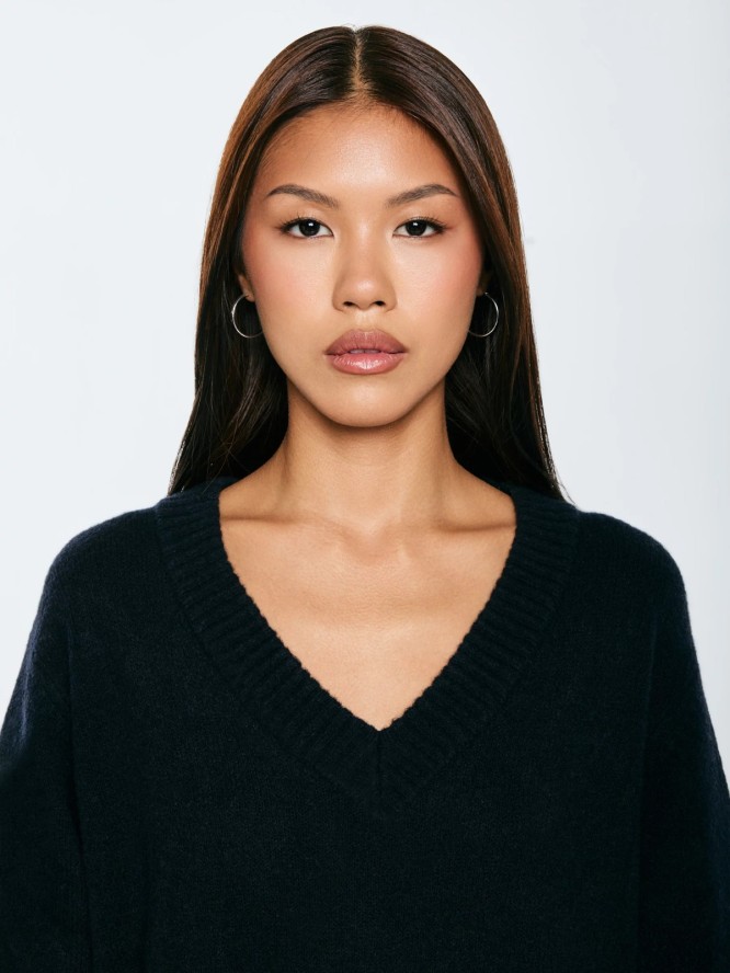 Sukienka damska dzianinowa z dodatkiem wełny czarna Julita 906