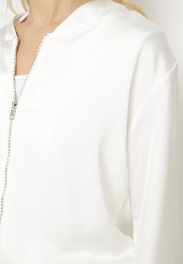 Biała Satynowa Kurtka Bomberka Rozpinana z Wiskozą Evellevia