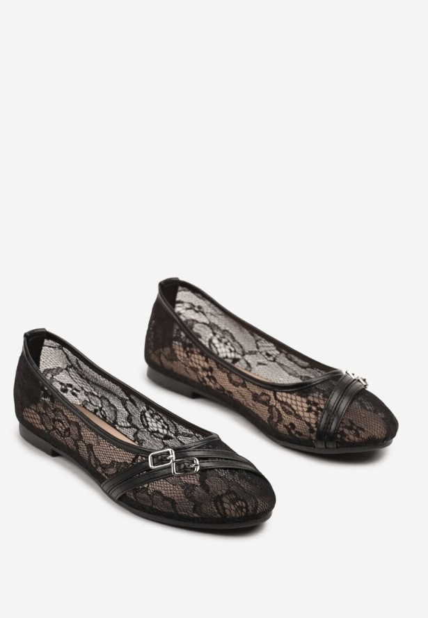 Czarne Balerinki z Koronki Ozdobione Paskami z Klamerkami Aferla