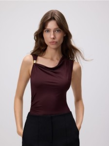 Body z ozdobnym detalem - bordowy