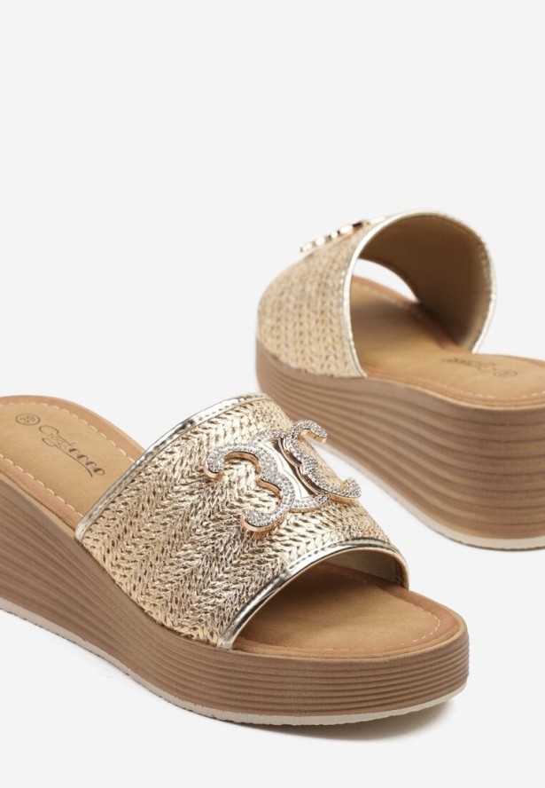 Złote Klapki na Koturnie z Plecionką i Ozdobą z Cyrkoniami Kinitera