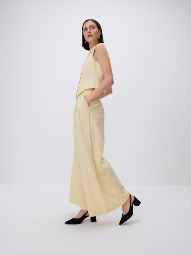 Czółenka z odkrytą piętą - czarny