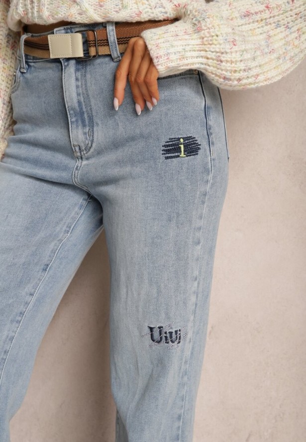 Jasnoniebieskie Szerokie Jeansy z Regularną Talią i Ozdobnymi Haftami w Gwiazdki Arialah