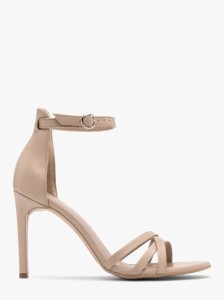 Beżowe sandały z ozdobnymi paseczkami