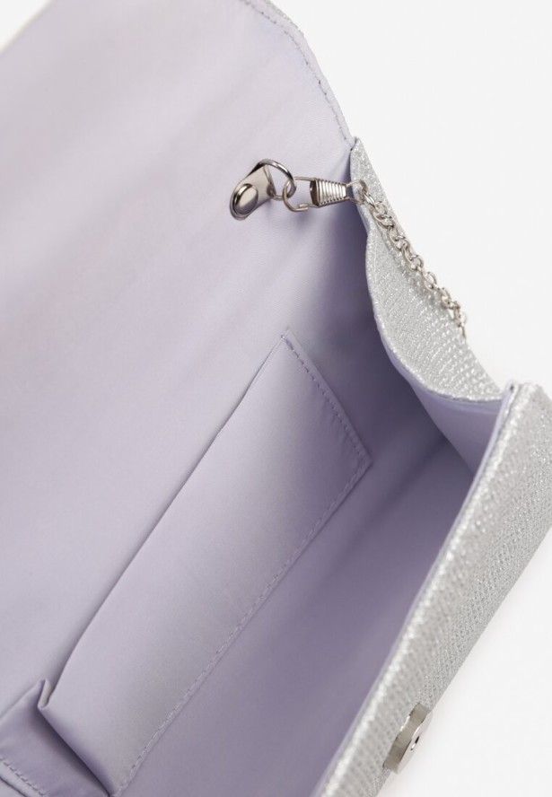 Srebrna Torebka Kopertówka z Metaliczną Aplikacją i Łańcuszkiem Milariela