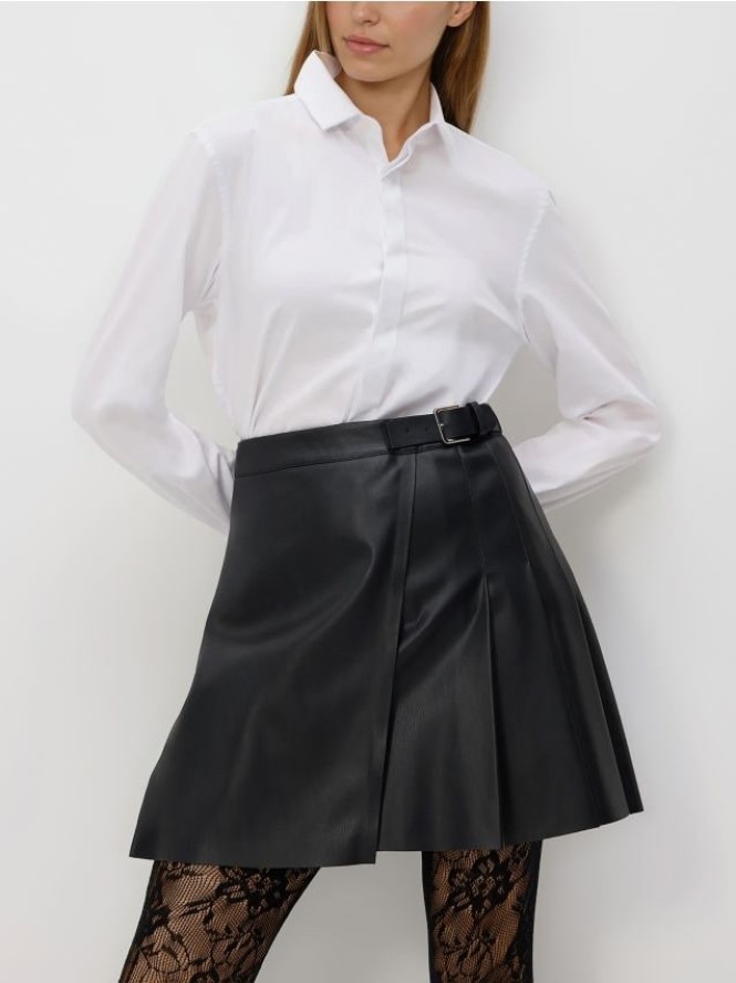 Spódnica mini z imitacji skóry - czarny