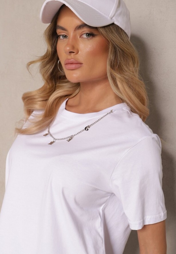 Biały T-shirt z Bawełny z Ozdobnym Łańcuszkiem Imitującym Naszyjnik Sohna