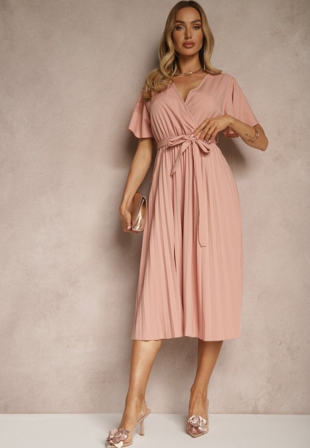Różowa Sukienka Wiązana w Talii z Plisowaniem na Dole Dorseki