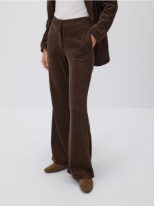 Sztruksowe spodnie flare - ciemnobrązowy