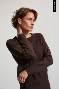Gładki sweter brązowy