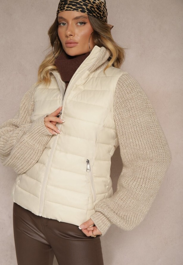 Jasnobeżowa Kurtka ze Sweterkowego Materiału i z Ozdobnym Pikowaniem Vertinae