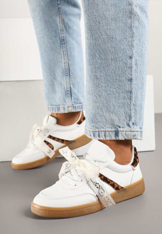 Białe Sneakersy Typu Kultowe Tenisówki z Ozdobną Odpinaną Kokardą Korilinda