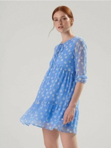 Sukienka mini w kwiaty - błękitny