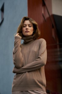 Gładki golf beżowy