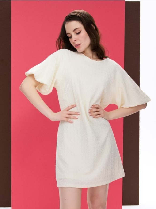 Sukienka mini z bufiastym rękawem - kremowy