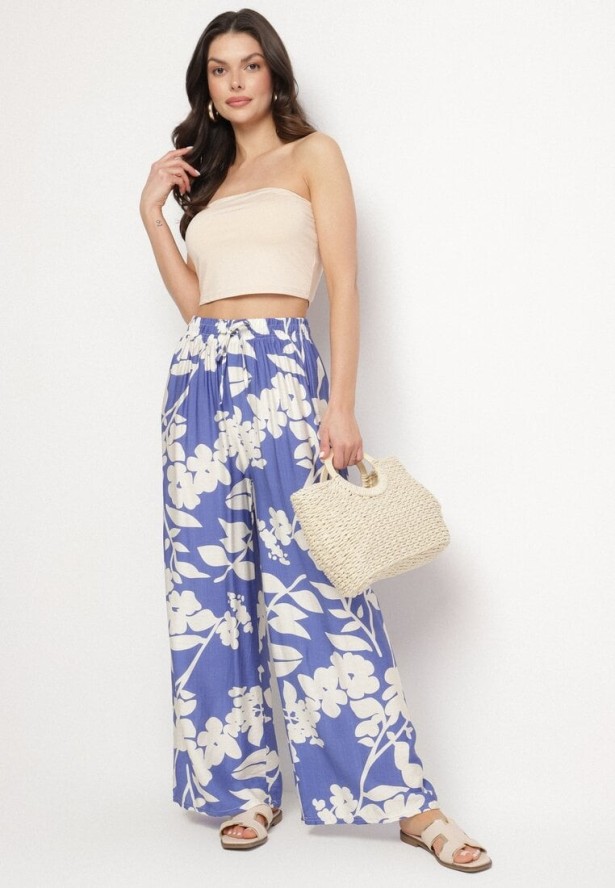 Niebieskie Wiskozowe Spodnie o Szerokim Kroju z Wysokim Stanem w Kwiaty Neorilia