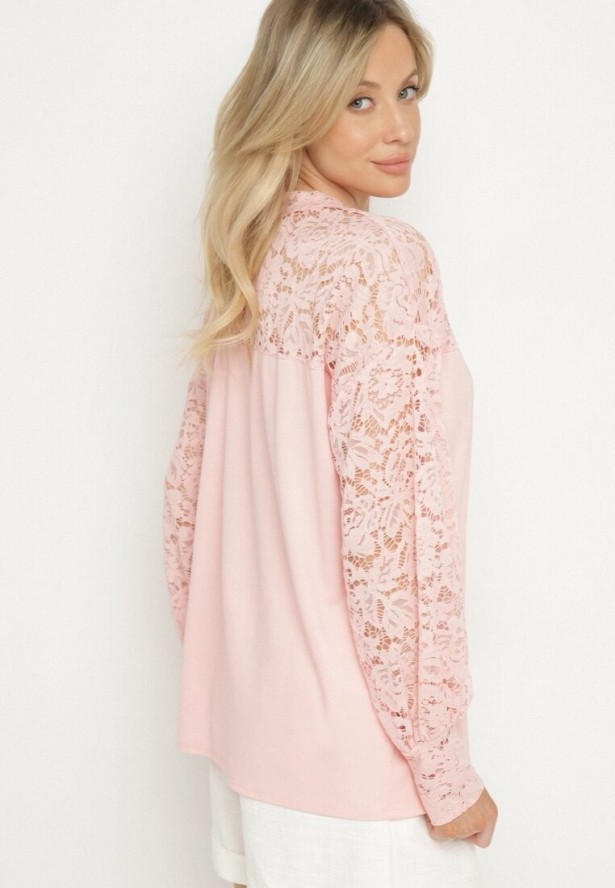 Jasnoróżowa Bluzka z Wiskozą Ozdobiona Koronką Evisso