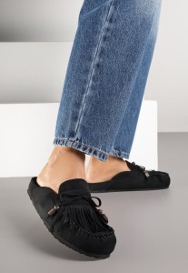 Czarne Klapki Ozdobione Kokardą i Frędzlami Felindrise