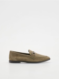 Zamszowe loafersy z klamrą - zielony