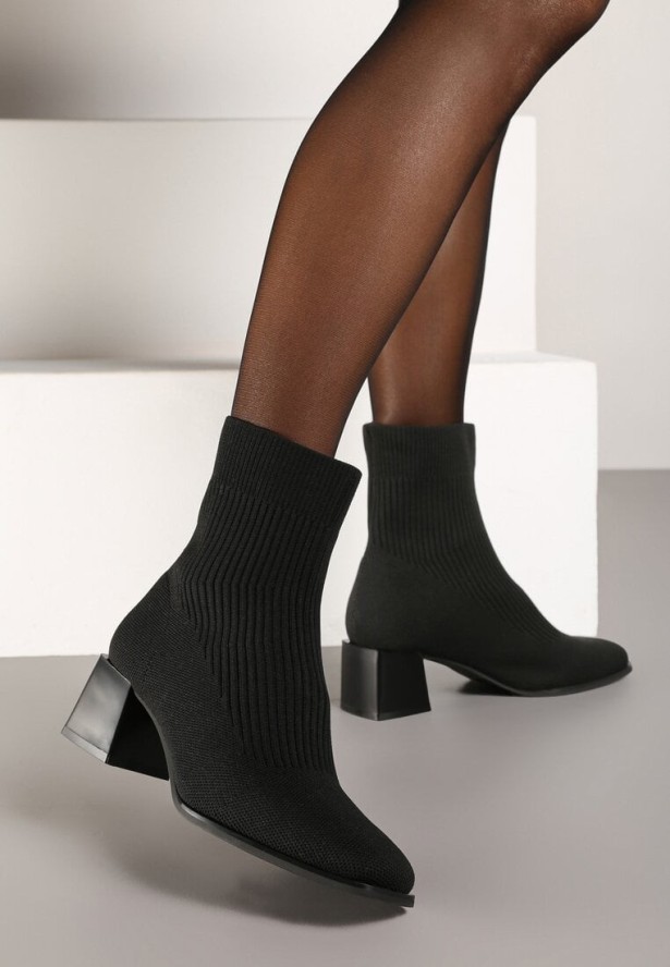 Czarne Botki z Elastyczną Cholewką za Kostkę na Geometrycznym Słupku Amori