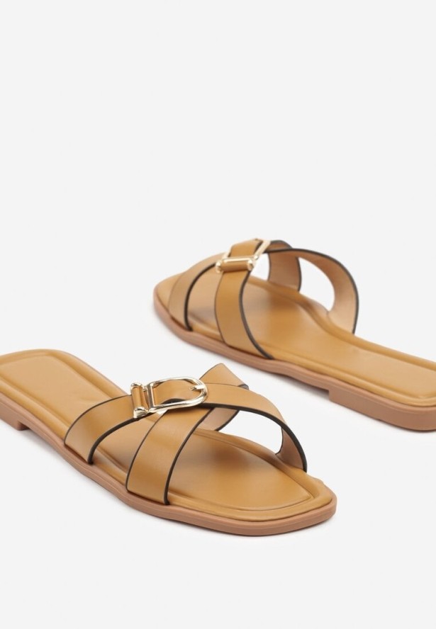 Jasnobrązowe Klapki Ozdobione Paskami i Klamrą Sanoriella