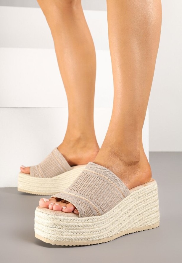 Ciemnobeżowe Klapki na Platformie i Koturnie Ozdobione Plecionym Sznurkiem Nurina