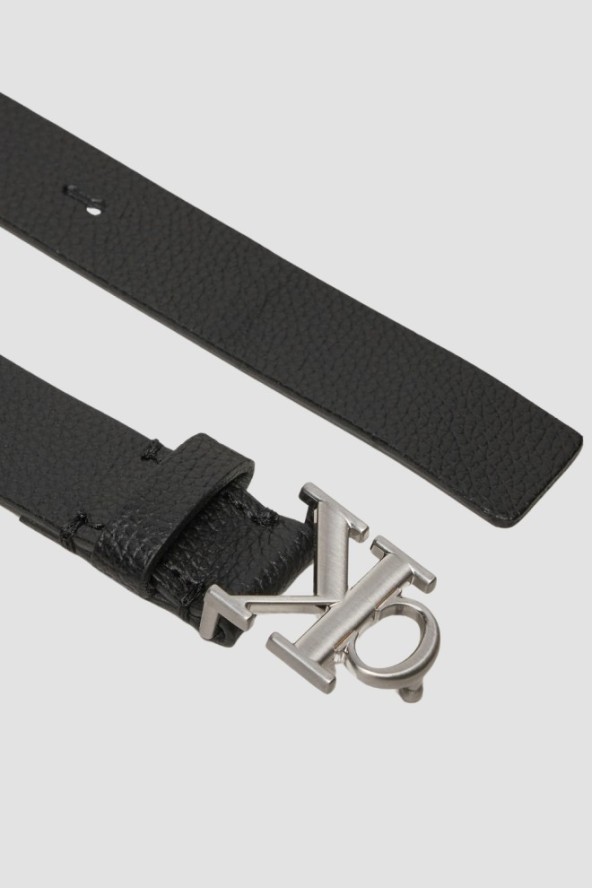 CALVIN KLEIN Czarny damski pasek ze srebrnym CK, Rozmiar 85