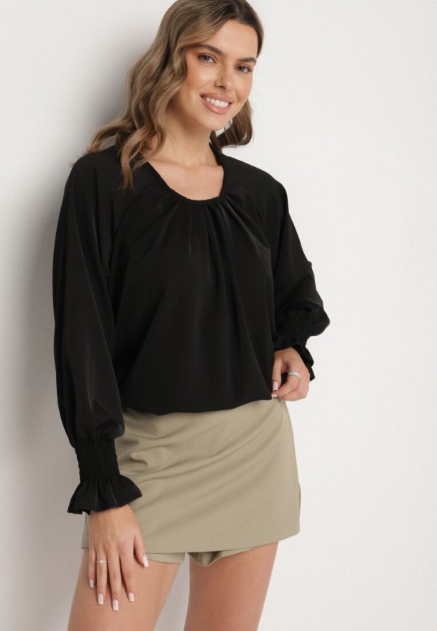 Czarna Bluzka z Ozdobnymi Falbankami Emitta