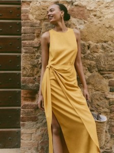 Sukienka z ozdobnym wiązaniem - musztardowy