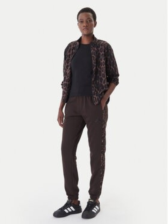 adidas Spodnie dresowe Seasonal Essentials Leopard Print KA4720 Brązowy Regular Fit