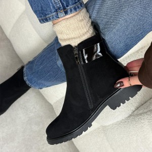 Czarne zamszowe botki damskie na traperze Potocki 19314