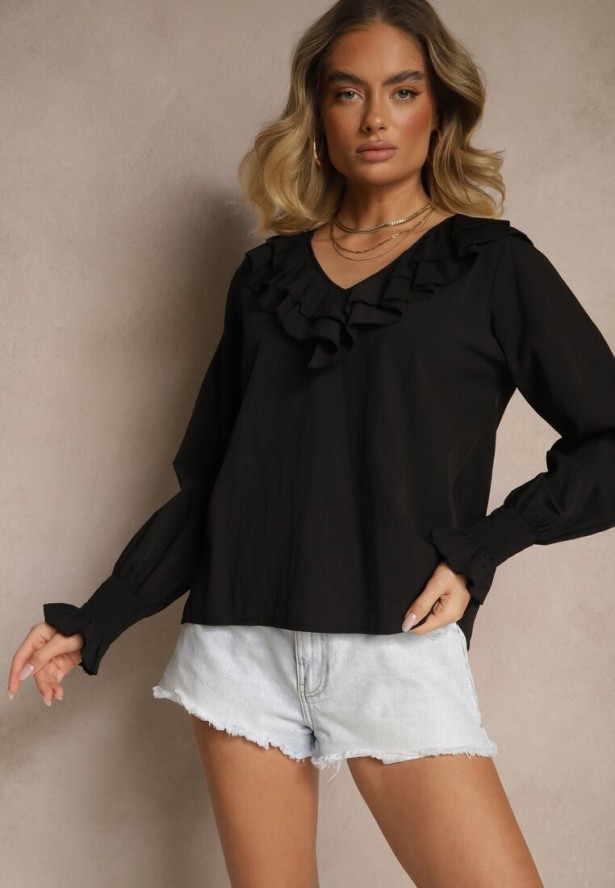 Czarna Rustykalna Bluzka z Wiskozą z Dekoltem w Serek i Falbankami Lislimi
