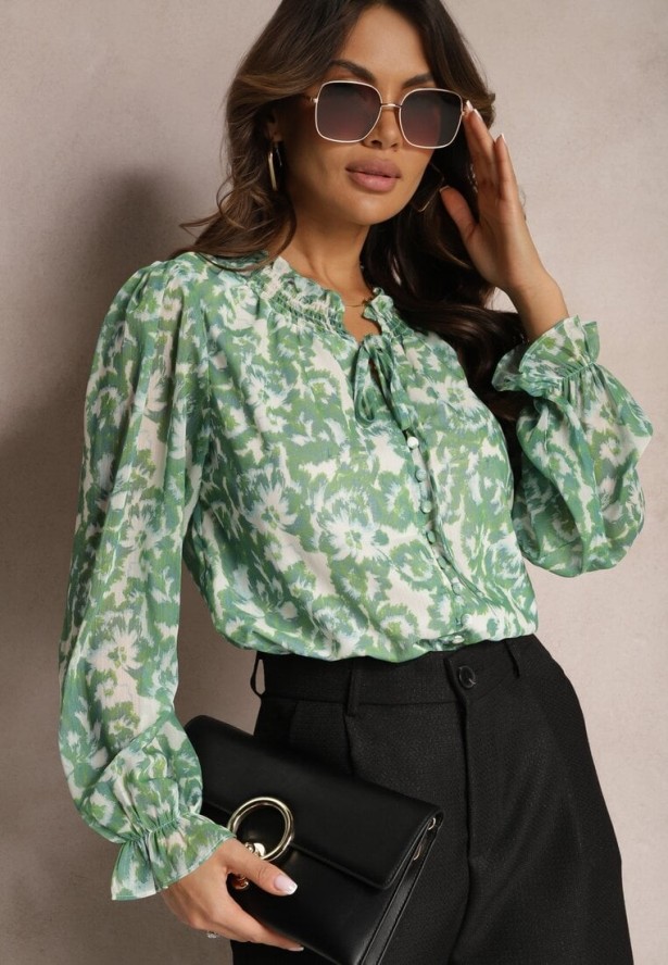 Zielona Koszula w Kwiaty z Falbanką przy Dekolcie i Rękawach Navy