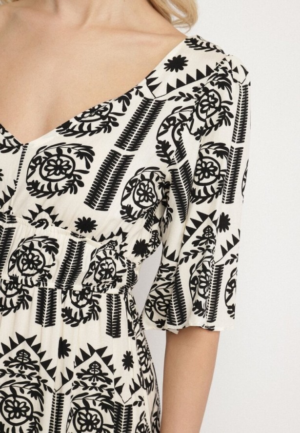 Czarno-Kremowa Sukienka Wiskozowa Rozkloszowana z Odkrytymi Plecami w Print Boho Turaisa
