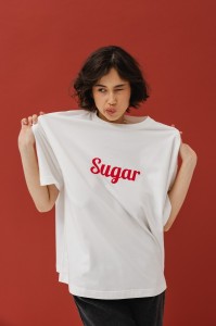 T-shirt z NADRUKIEM w kolorze ECRU - EAZY - SUGAR -XS/S