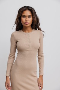 Dopasowana sukienka maxi z napami w kolorze BEIGE- MENSA-XL