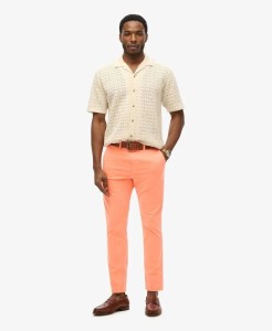 superdry Spodnie chino International slim z bawełną i elastanem – PEACH