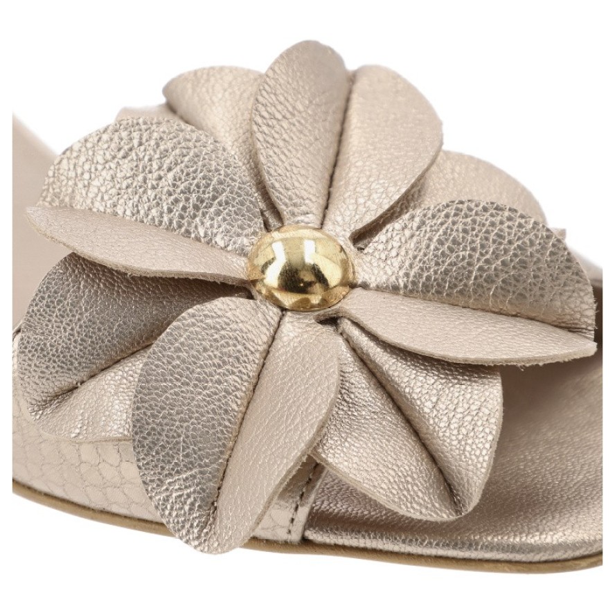 Złote Sandały Chebello Eleganckie Obuwie Damskie Z Kwiatem