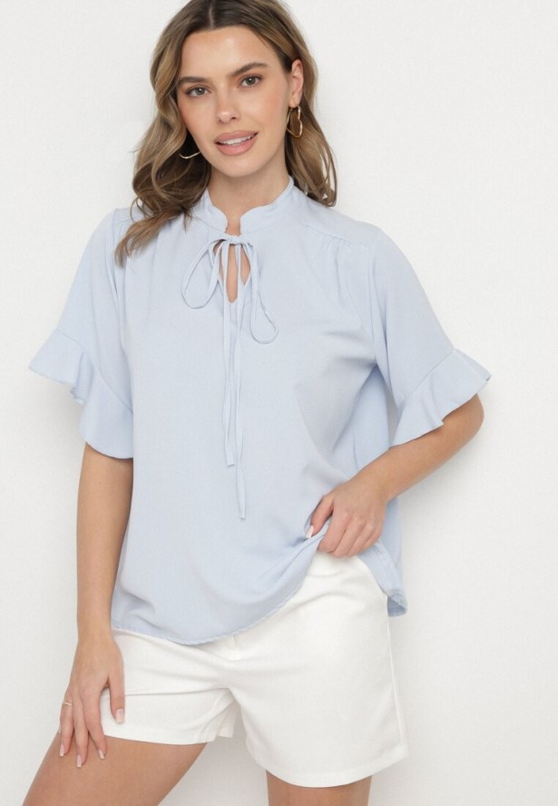 Jasnoniebieska Bluzka Ozdobiona Wiązaniem i Falbanami Fademina