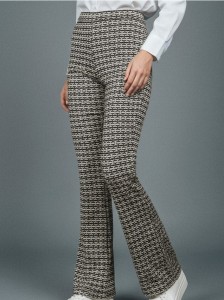 Wzorzyste spodnie flare - wielobarwny