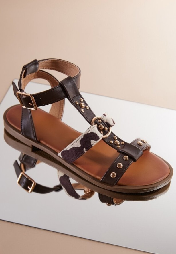 Brązowe Sandały Gladiatorki Zdobione Nitami Valritia