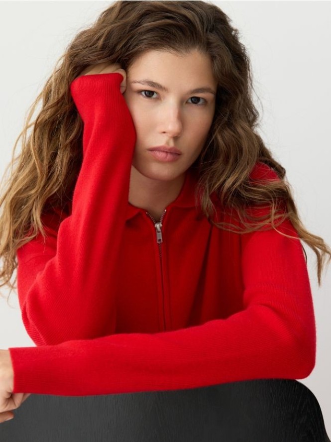 Wełniany sweter z kołnierzykiem - czerwony