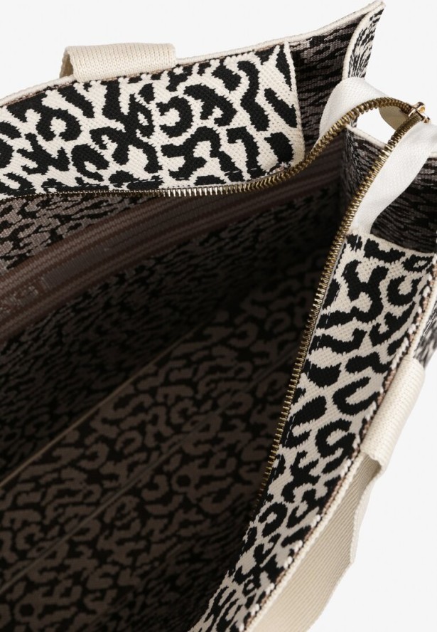 Czarna Torebka Typu Shopper o Prostokątnym Kształcie Salania