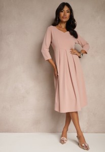 Jasnoróżowa Sukienka o Rozkloszowanym Kroju z Rękawem Długości 3/4 Nomini