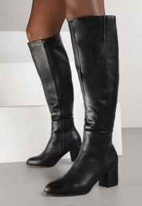 Czarne Kozaki Vices na Słupku Sedvire