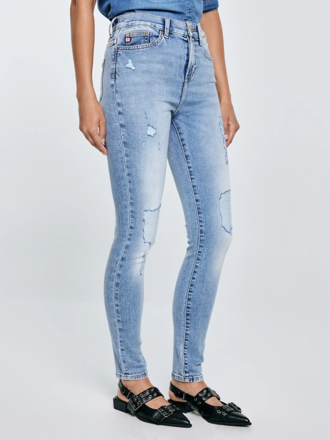 Jeansy damskie z wysokim stanem z przetarciami jasnoniebieskie Adela High Waist 156